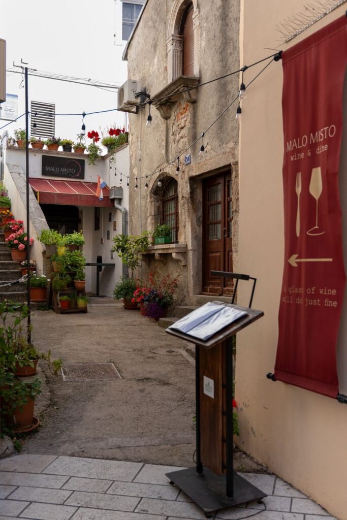 Malo Misto Wine & Dine